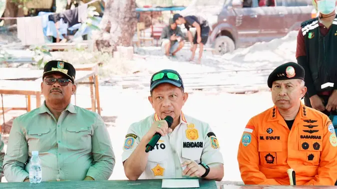 Mendagri Tito Karnavian Minta Pemda Percepat Pendataan Rumah Rusak Akibat Gempa NTT