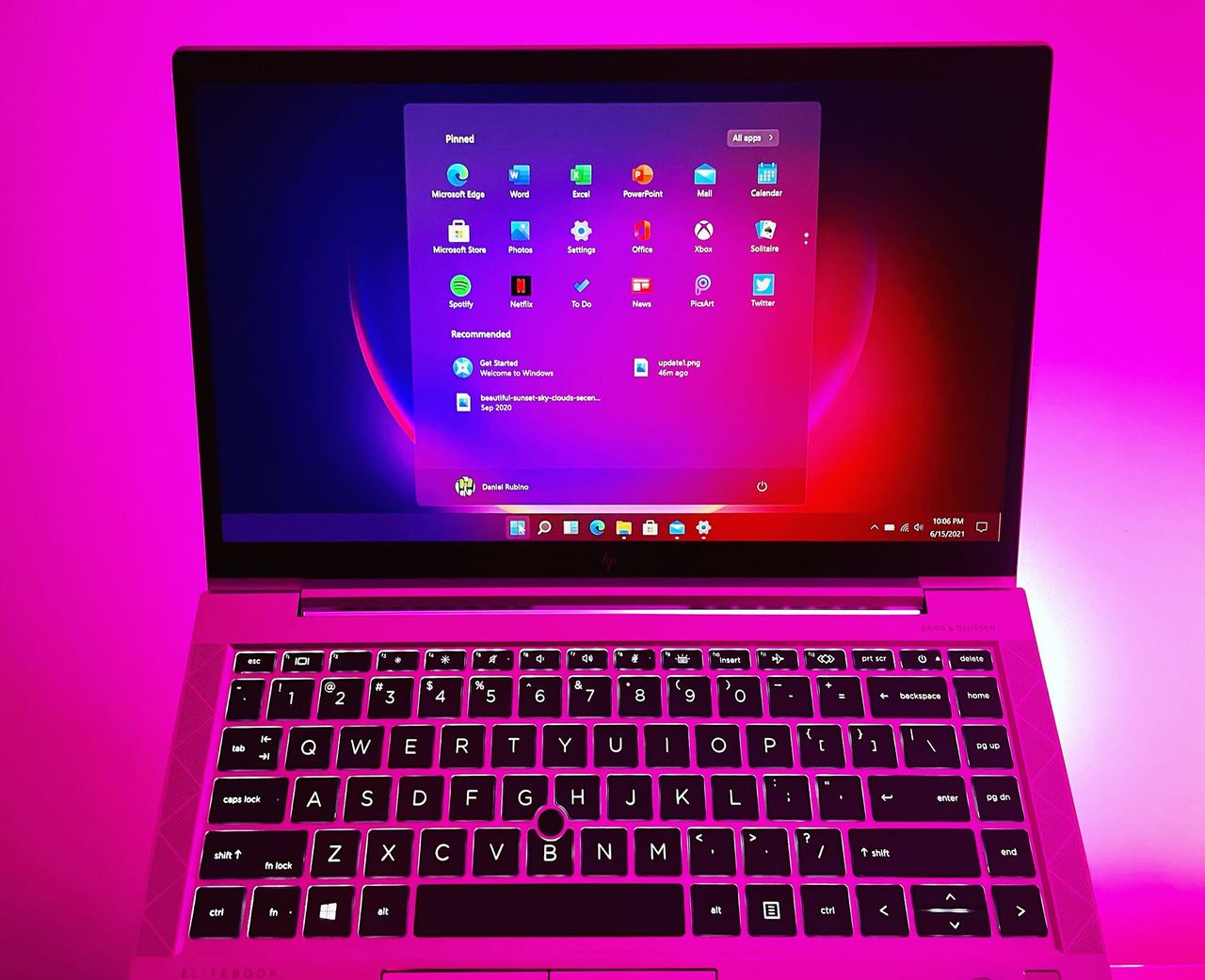 Windows 11 Siap Terima Pembaruan Besar: Taskbar Bisa Dipindah dan Menu Start Didesain Ulang