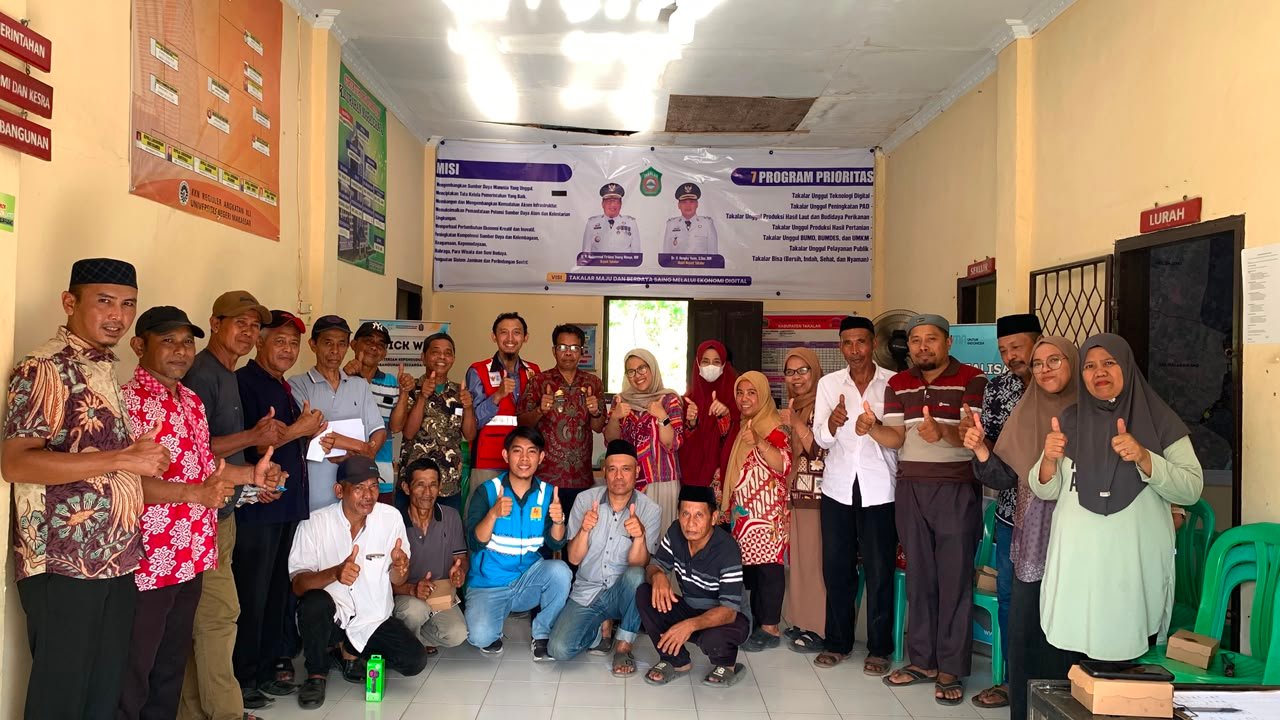 PLN ULP Takalar Edukasi Warga Maradekaya Soal Bahaya Listrik dan Kenalkan Aplikasi PLN Mobile Jelang HUT ke-81 RI