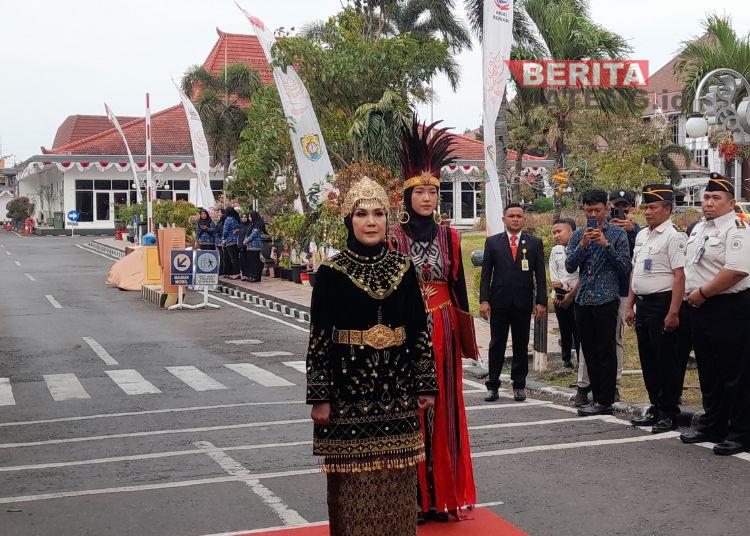 Pimpin Upacara HUT ke-81 RI di Alun-Alun Kendal, Bupati Tika Ajak Warga Gotong Royong Membangun Negeri