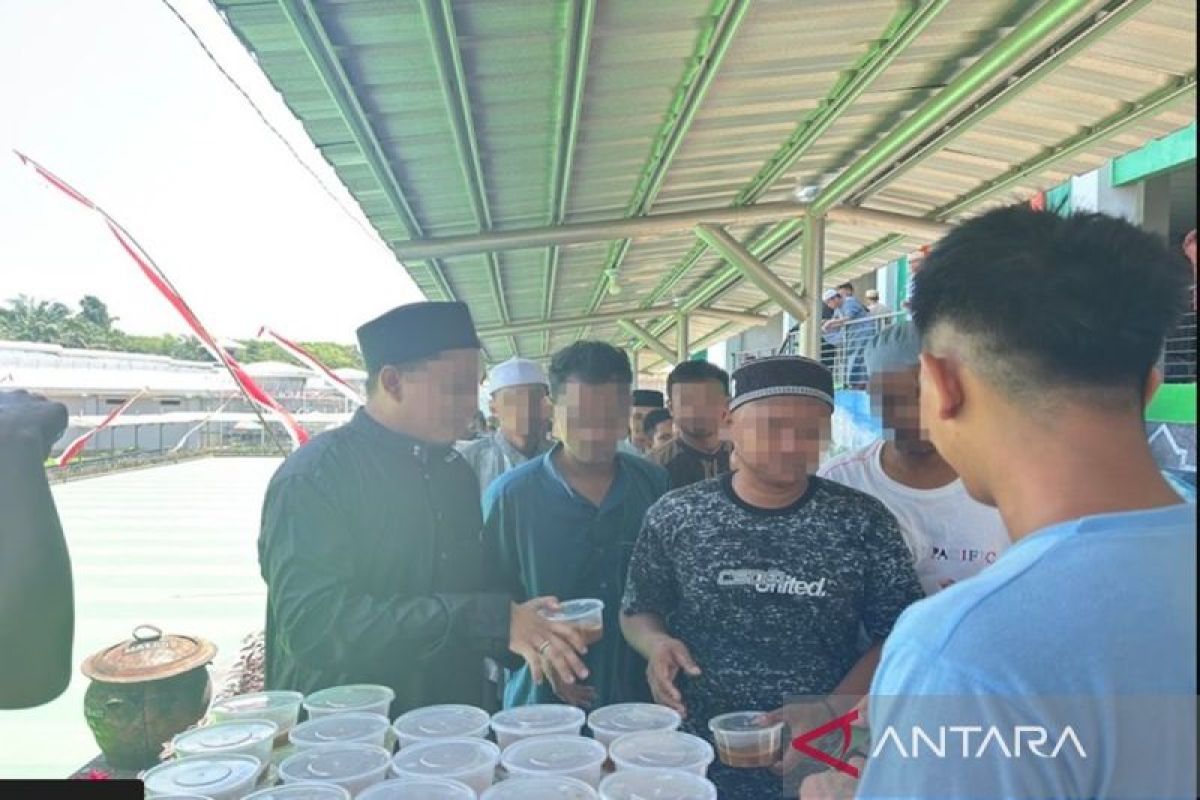 Lapas Batulicin Bagikan Ratusan Porsi Makanan Lewat Program Jumat Berkah untuk Warga Binaan