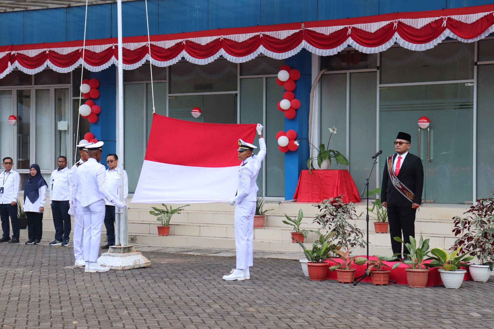 Pelindo Regional 4 Sorong Gelar Upacara HUT ke-81 RI, Direksi Tekankan Kedaulatan Maritim dari Pelabuhan