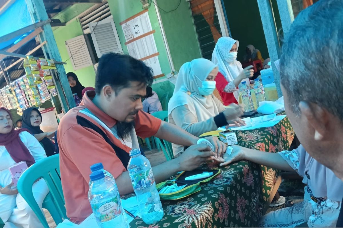 1.328 Warga Pulau Panjang Pasbar Dapat Layanan Cek Kesehatan Gratis, Tim Nakes Jemput Bola Seberangi Laut