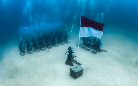 Kibarkan Merah Putih di Kedalaman 12 Meter, Pertamina Tanam 512 Terumbu Karang di Pulisan