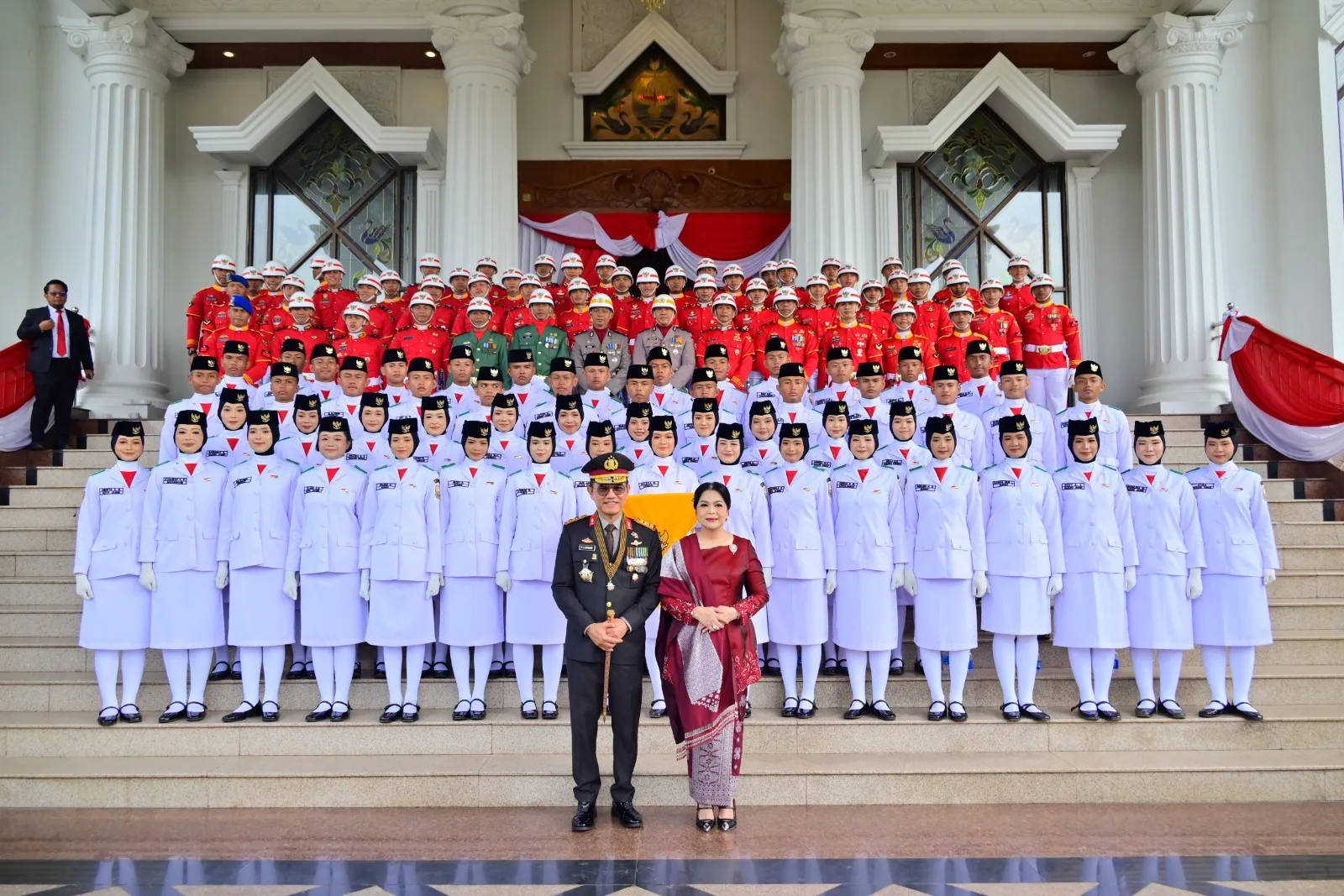 Kapolda Jambi Irjen Krisno Siregar Ikuti Upacara HUT ke-81 RI di Lapangan Garuda, Gubernur Al Haris Bertindak sebagai Inspektur