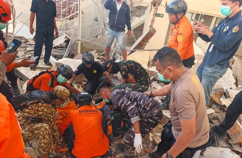 BNPB Catat 53 Orang Tewas Akibat Gempa NTT, Ribuan Warga Masih Mengungsi