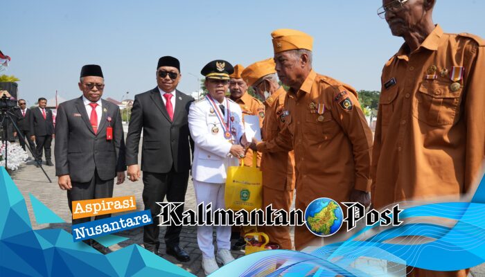 Bupati Tapin H Yamani Serahkan Tali Asih dan Sembako untuk Veteran di Hari Kemerdekaan ke-81