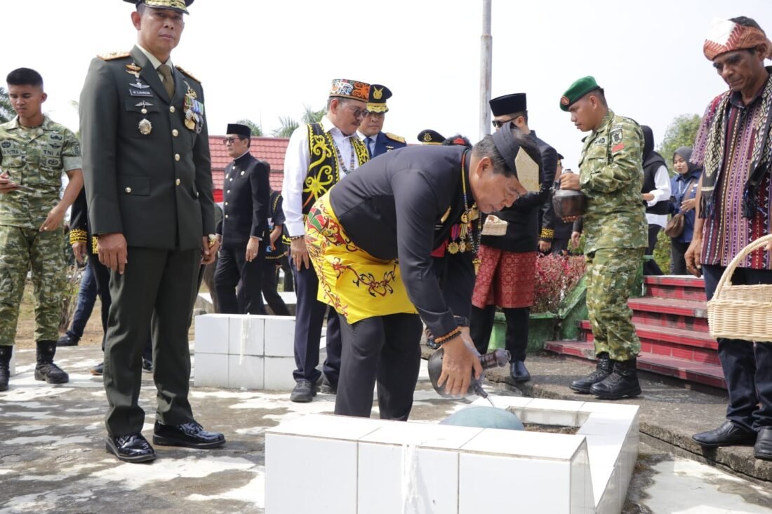 Ziarah TMP Telabang Bangsa di Tanjung Selor, Gubernur Zainal Ingatkan Perjuangan Kini Bukan Lagi di Medan Perang