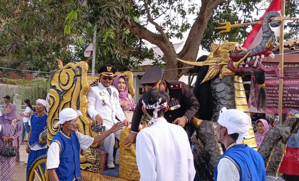 Kereta Kencana dan 20 Becak Meriahkan HUT RI di Jatibarang Indramayu, Camat: Ini Cara Kami Jaga Budaya