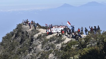 Basarnas Siagakan 211 Personel untuk 2.557 Pendaki Upacara 17 Agustus di Gunung Bawakaraeng