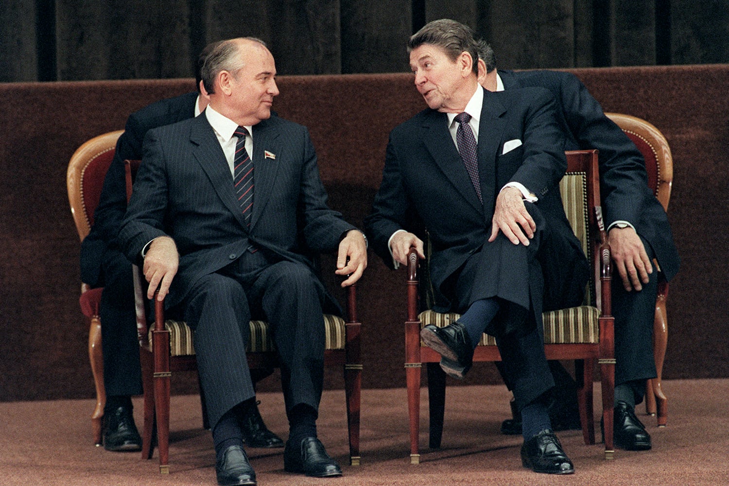 Reagan dan Gorbachev: Kisah Diplomasi di Balik Berakhirnya Perang Dingin