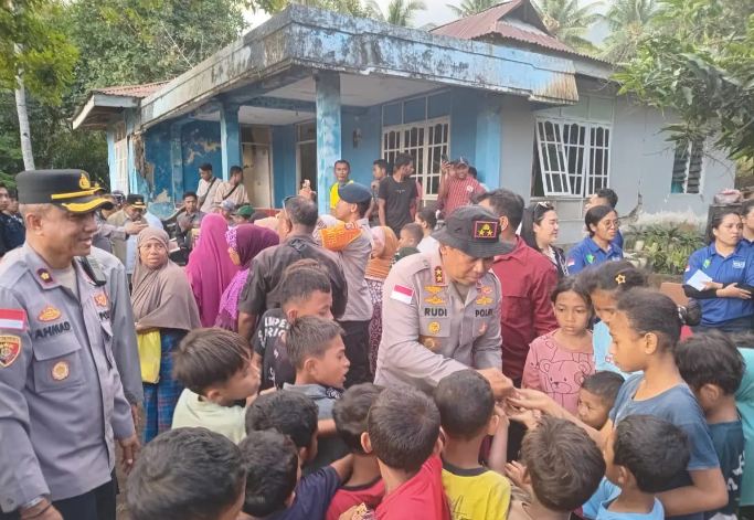 Polres Ende Gelar Trauma Healing bagi 17 Anak Korban Gempa di Pengungsian Desa Lokoboko