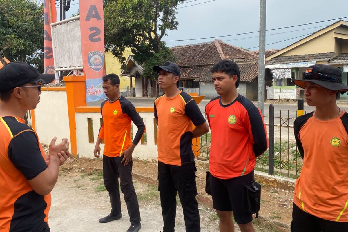 SAR Banten Cari Wisatawan Tangerang Terseret Ombak di Pantai Pasir Putih Carita, Tim Gabungan Dikerahkan