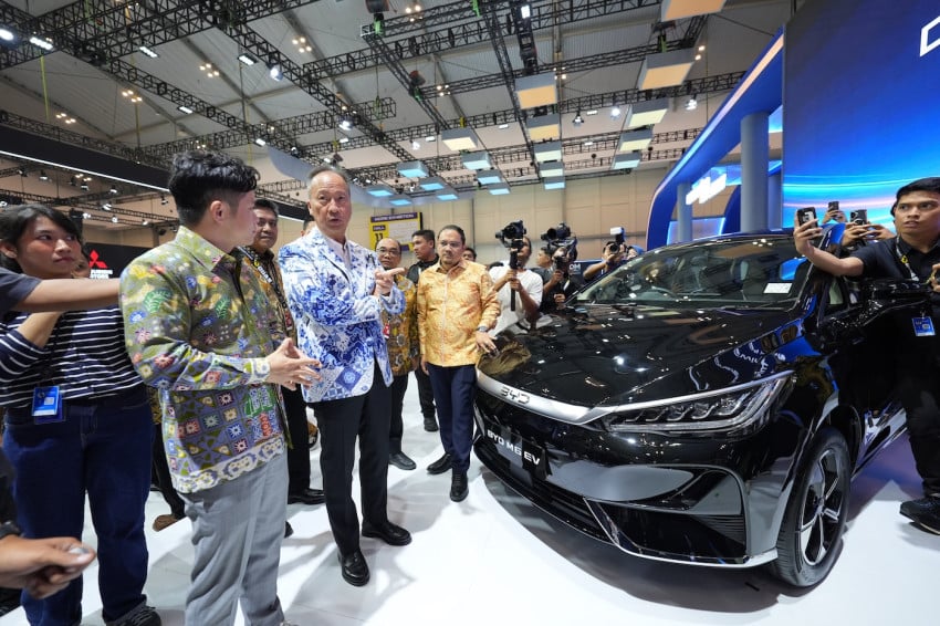 BYD M6 DM Raih Gelar PHEV Paling Inspiratif di GIIAS 2026: