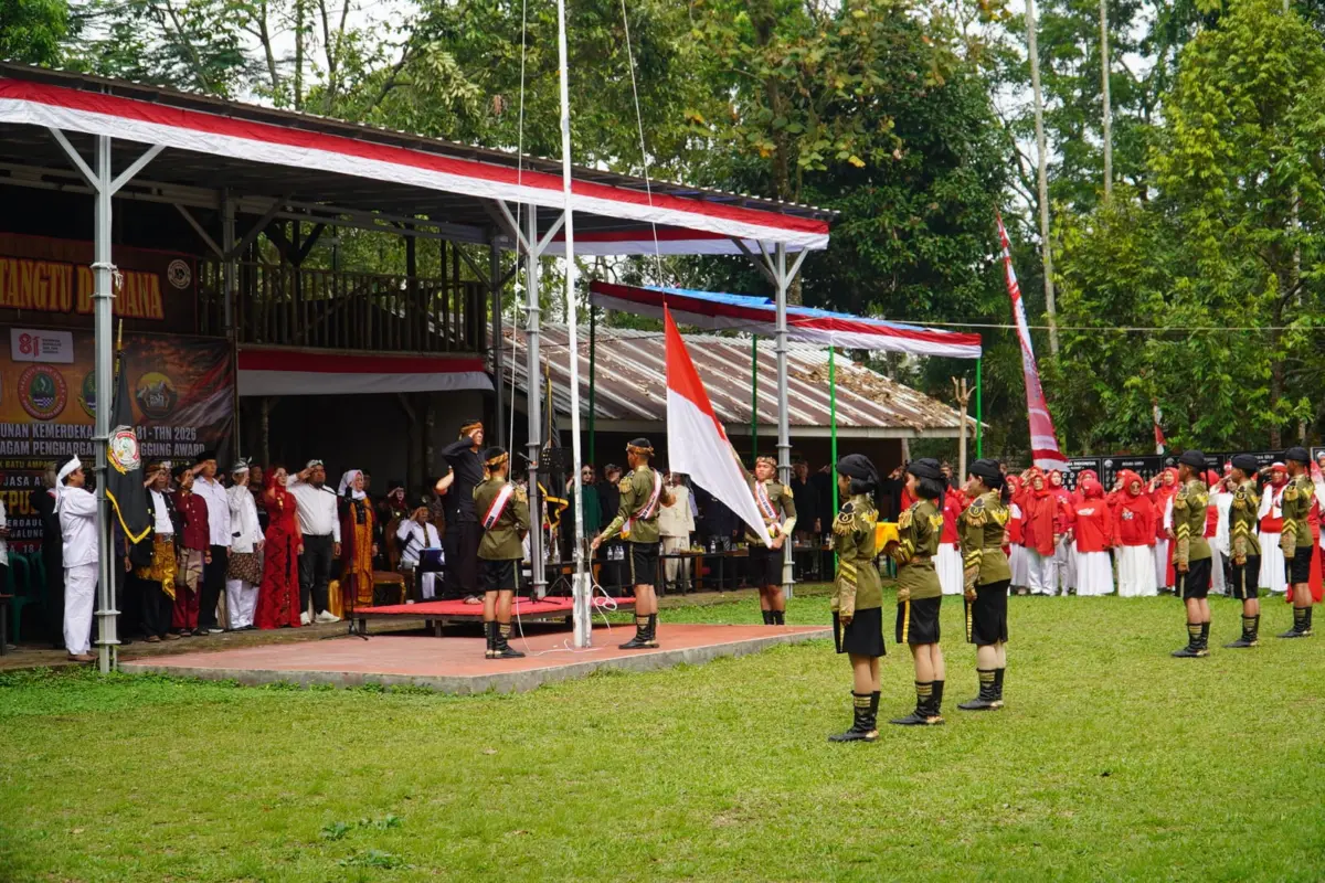 Upacara HUT ke-81 RI Bernuansa Sunda Digelar di Kaki Gunung Galunggung, Paskibraka Pakai Busana Prajurit Kerajaan