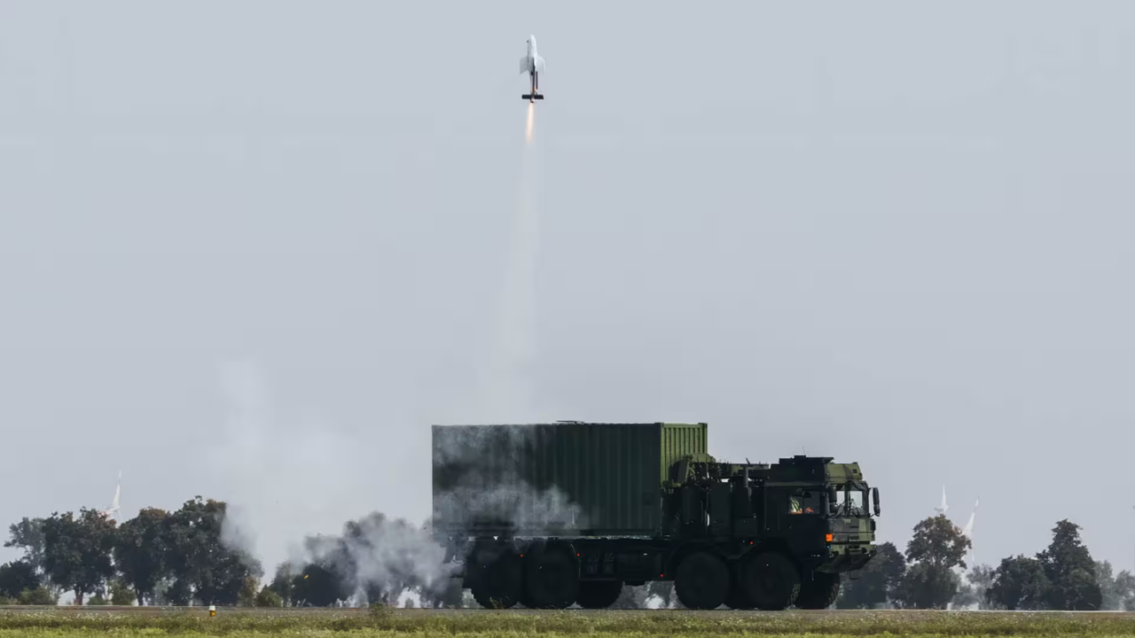 Rheinmetall Uji Peluncur Drone Kamikaze FV-014 dari Truk Bergerak, Satu Kontainer Muat 18 Unit