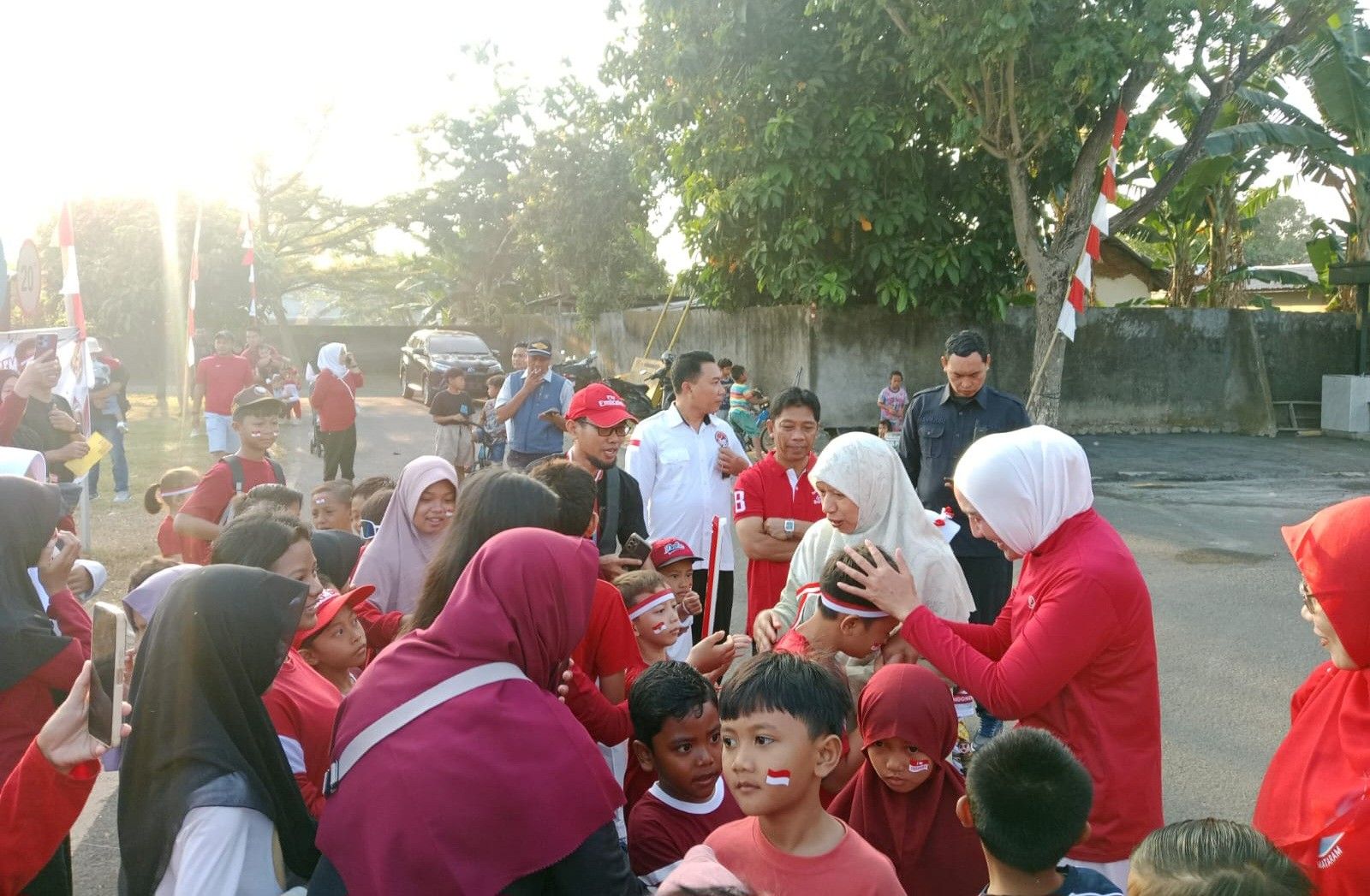 Jalan Sehat HUT ke-81 RI di Perumahan GTS Lombok Barat, Wabup dan Kapolres Lobar Ikut Meriahkan