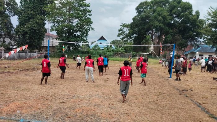 HUT ke-81 RI di Kampung Adat Ifar Besar Jayapura: Turnamen Bola Voli hingga 156 Paket Sembako untuk Janda dan Duda