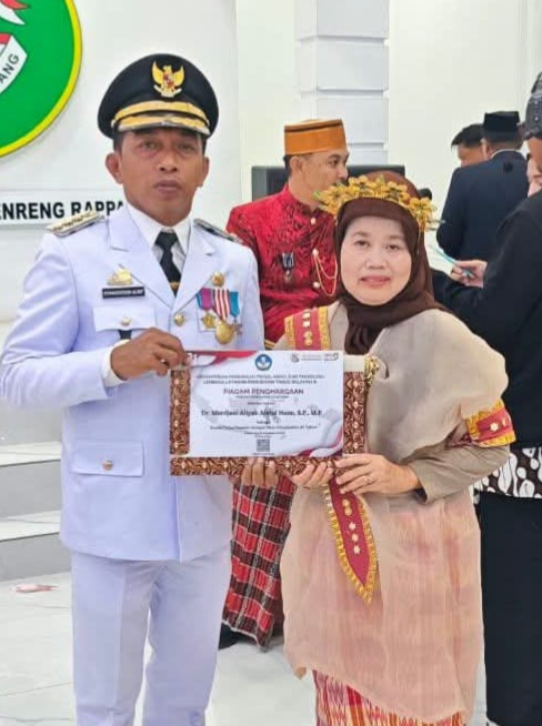 15 Dosen Unasman Terima Penghargaan di Upacara HUT ke-81 RI di Sidrap, 2 Diantaranya Mengabdi 20 Tahun
