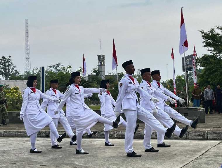 PLBN Aruk Sambas Jadi Lokasi Upacara HUT ke-81 RI, Pelajar dan Ketua Adat Dayak Isi Peran Penting