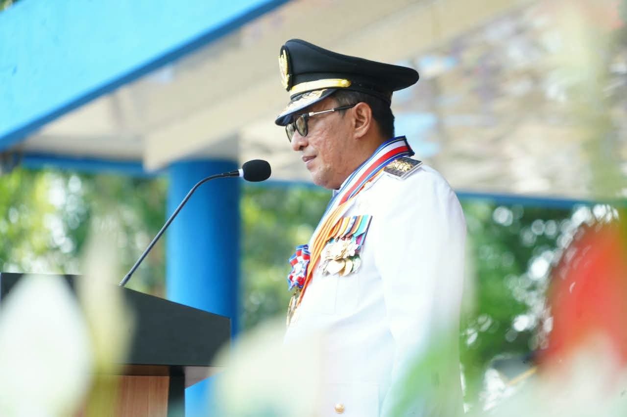 7 Penghargaan Diserahkan Bupati Eka Putra di Puncak HUT ke-81 RI Tanah Datar, Pengibaran Bendera oleh Paskibraka