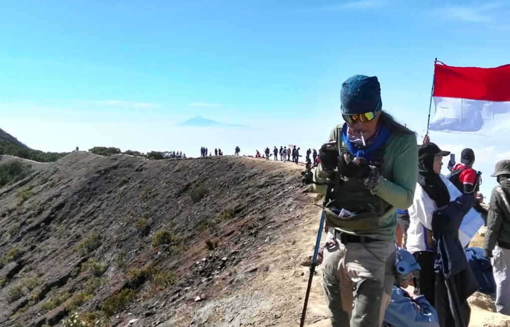 2.712 Pendaki Ramaikan Upacara HUT ke-81 RI di Puncak Gunung Ciremai, Lampaui Jumlah Tahun Lalu