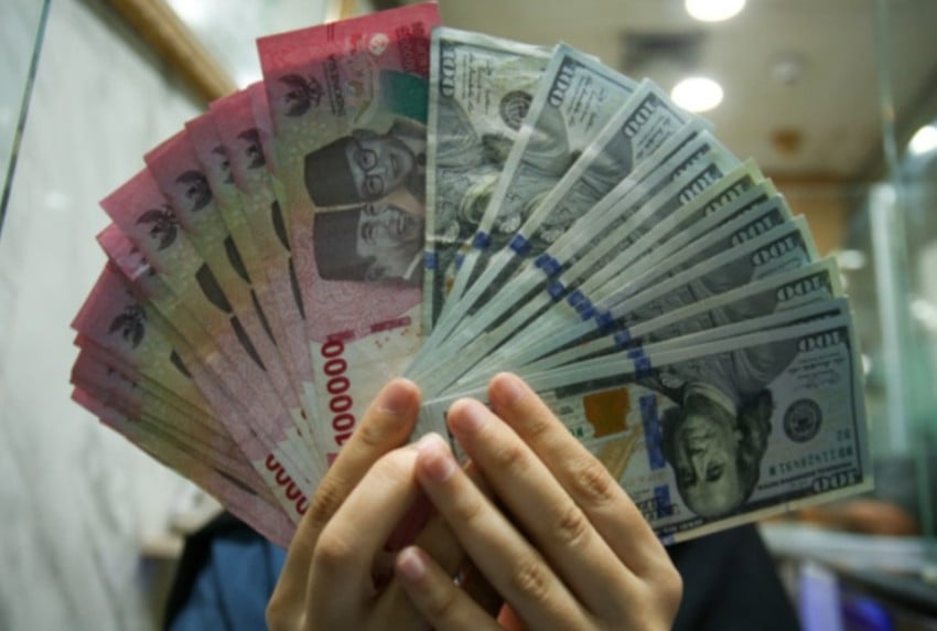 Rupiah Terperosok ke Rp17.862 per Dolar AS: Harga Minyak dan Konflik Iran Jadi Biang Kerok