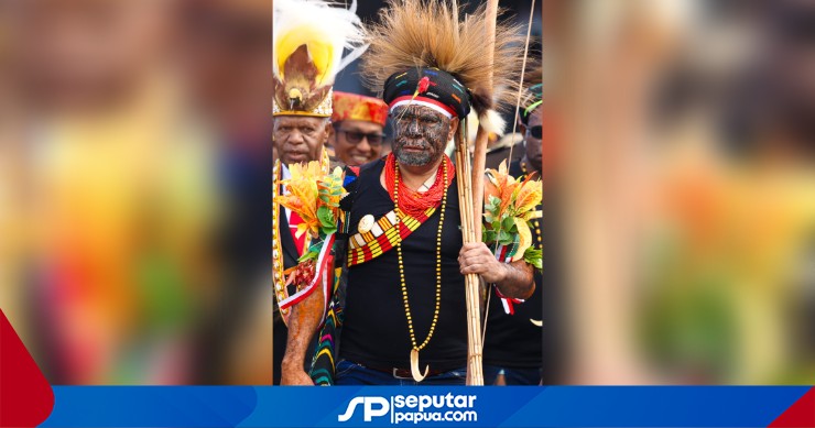 Wagub Papua Tengah Deinas Geley Kenakan Adat Lani Lengkap di Upacara HUT RI ke-81 Nabire, Ini Maknanya
