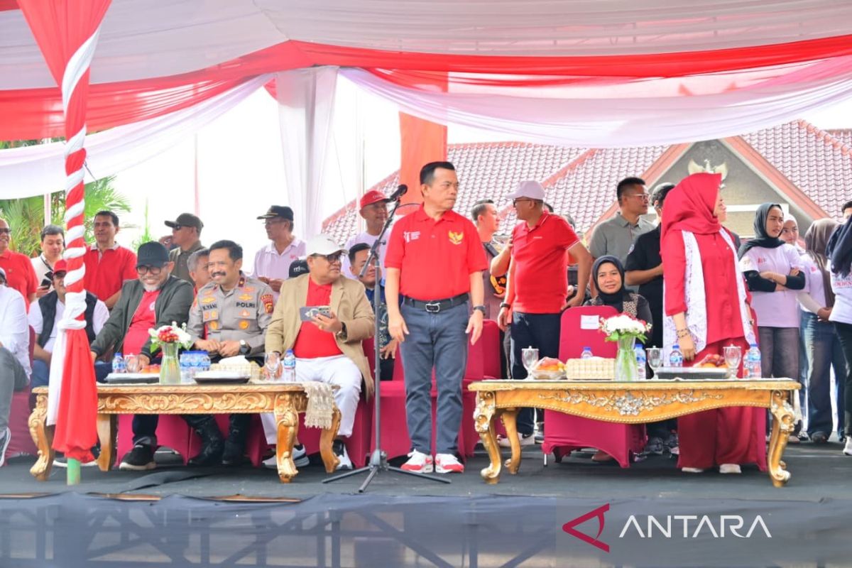 Wakapolda Jambi Saksikan Pawai Pembangunan HUT RI ke-81 di Pendopo, Ribuan Warga Padati Karnaval