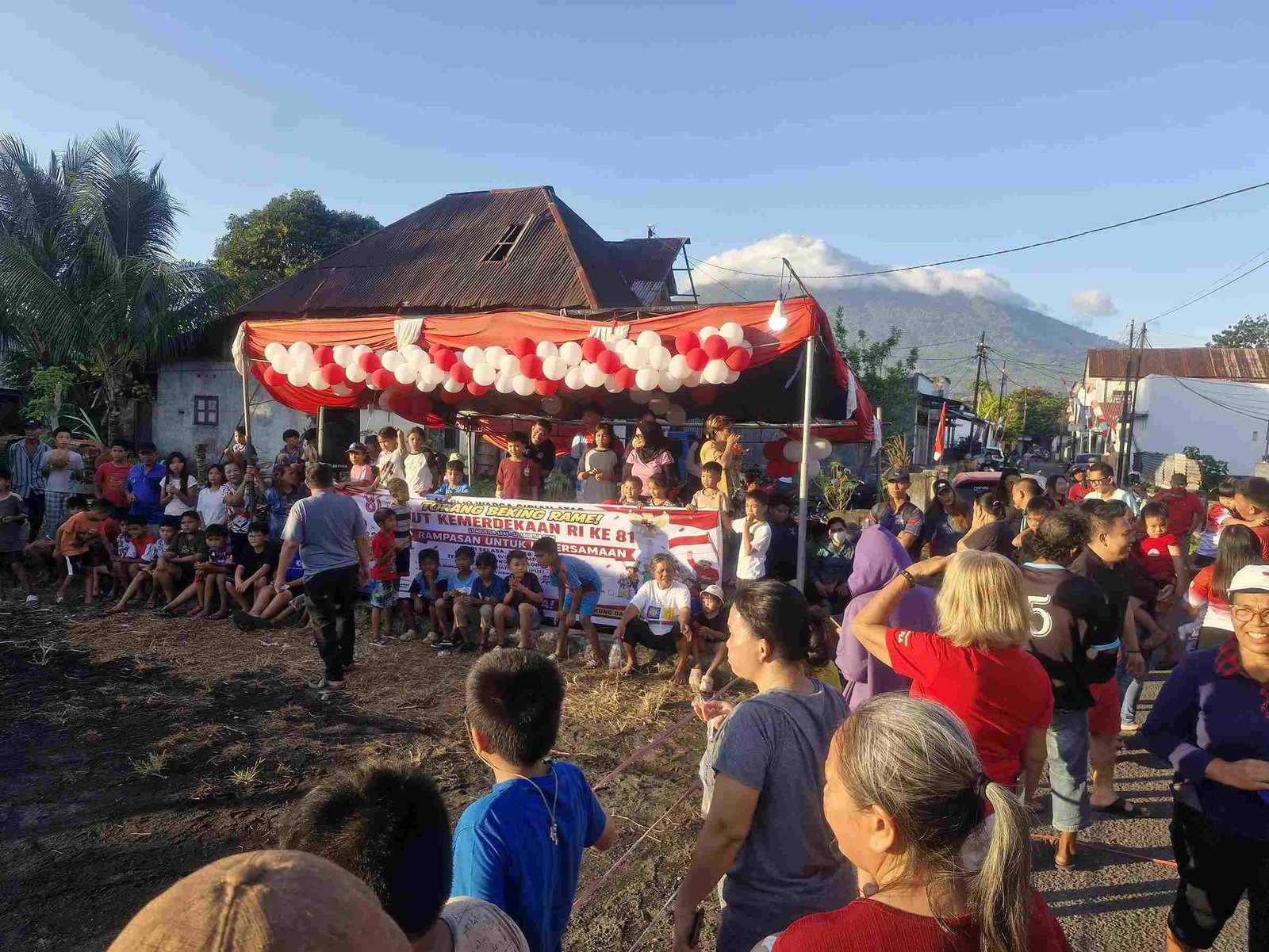 Komunitas Belgia Bitung Meriahkan HUT RI ke-81 di Girian Atas dengan Belgi Idol hingga Panjat Pinang