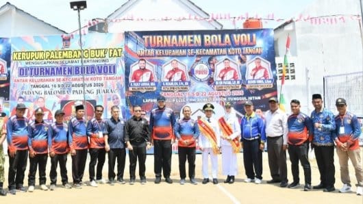 Ketua DPRD Padang Muharlion Buka Turnamen Bola Voli di Koto Tangah, Dukung Target Juara Umum Porprov Sumbar 2026