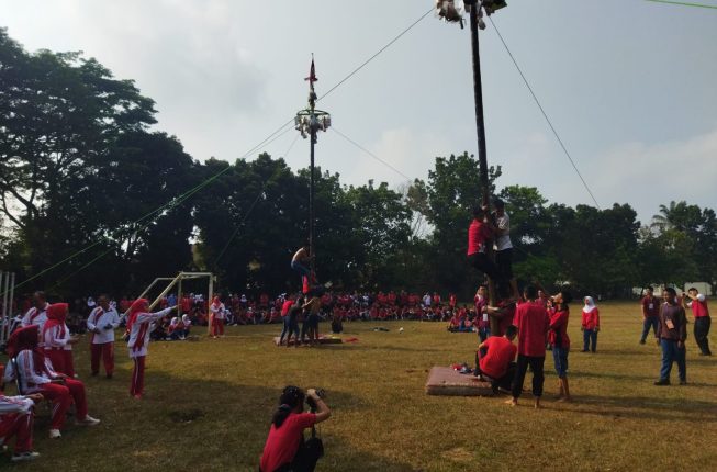 Filosofi Perjuangan Pahlawan, SMA Negeri 1 Palembang Tutup Rangkaian HUT RI ke-81 dengan Festival Panjat Pinang