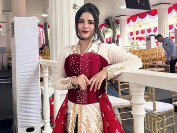 Novi Rizki Kenakan Kebaya Jutaan Rupiah Saat Hadiri HUT ke-81 RI di Istana Negara