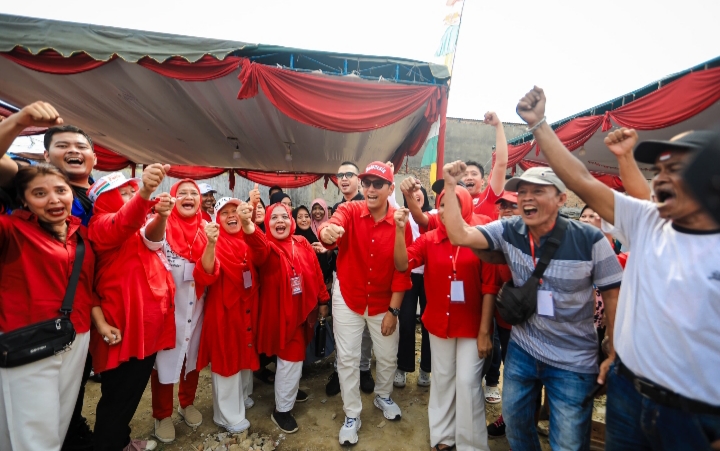 Wali Kota Medan Rico Waas Berbaur dengan Warga di Gebyar Kemerdekaan Medan Kota, Panjat Pinang Jadi Puncak Keseruan