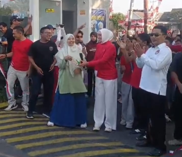 Wabup Lobar dan Kapolres Hadiri Jalan Sehat HUT ke-81 RI di Griya Taman Sari, Ribuan Warga Padati Perumahan