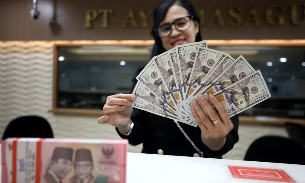 Rupiah Terkoreksi ke Rp17.840 per Dolar AS, Penguatan Sehari Sebelumnya Tergerus