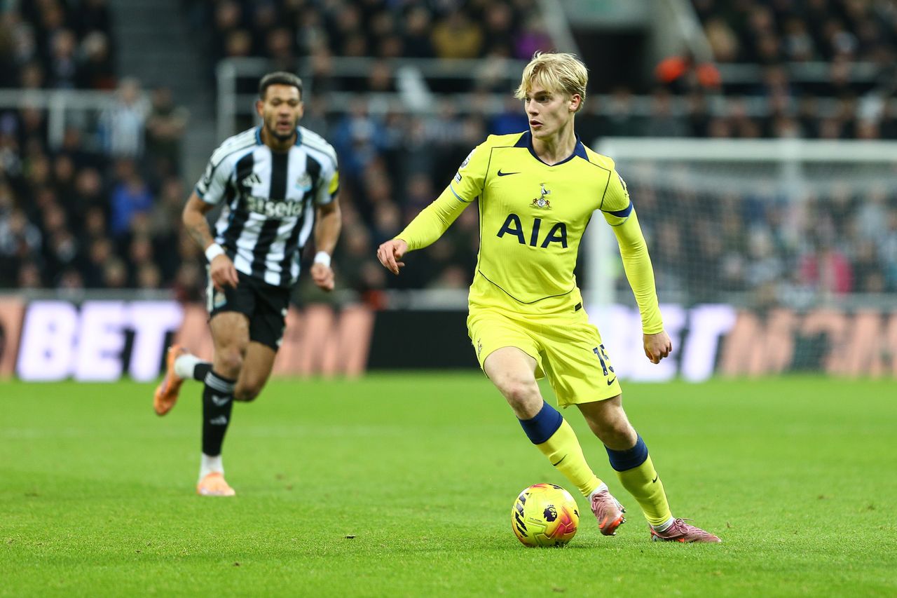 Transfer Lucas Bergvall ke Newcastle Mandek karena Aturan 45 Hari, Ini Penjelasannya