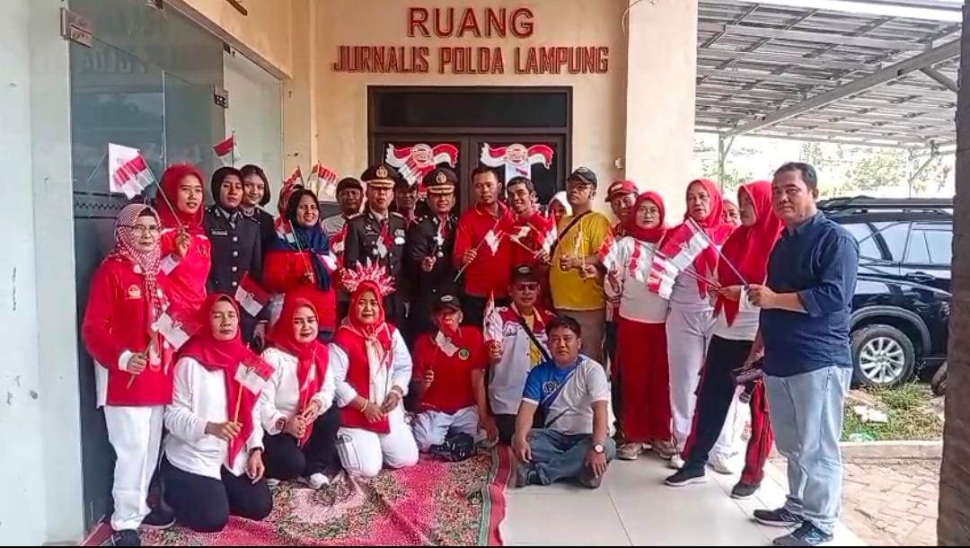 HUT RI ke-81 di Polda Lampung: PJU Polisi Joget Balon dan Karaoke Bareng Jurnalis, 50 Hadiah Disiapkan