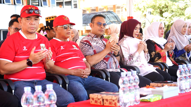 Ribuan Peserta Meriahkan Karnaval HUT ke-81 RI di Kotabaru, Bupati Rusli Hadir Langsung di Siring Laut