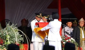 Wakil Wali Kota Palembang Prima Salam Pimpin Upacara Penurunan Bendera HUT ke-81 RI di JSC, Ajak ASN Perkuat Integritas Pelayanan