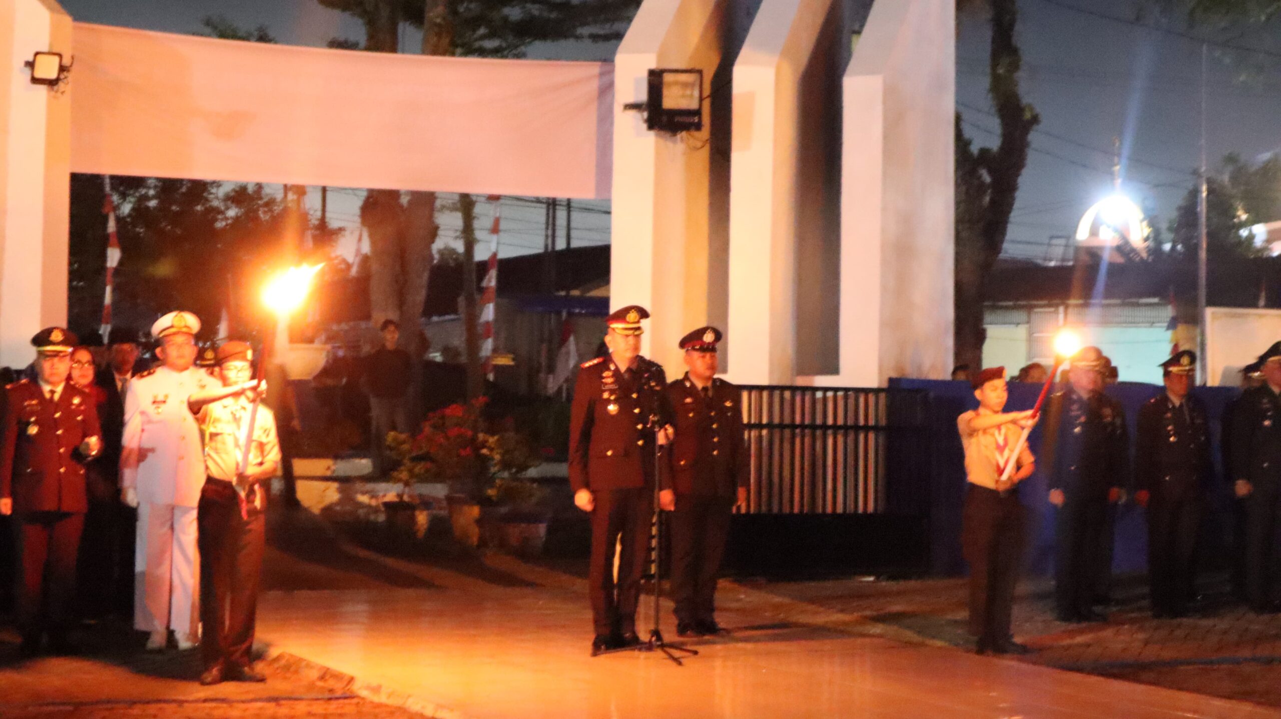 Kapolresta Deli Serdang Pimpin Renungan Suci di TMP Lubuk Pakam, Doa Mengalir untuk Para Pahlawan di Tengah Malam