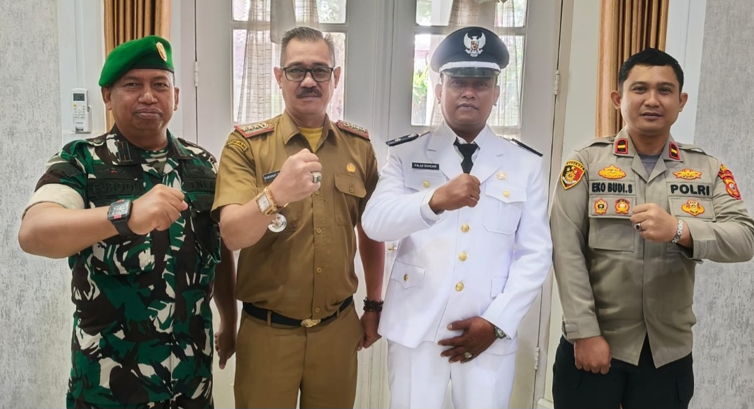 Falah Ramdani Resmi Dilantik sebagai Kepala Desa Cimanganten Garut, Camat Ingatkan Soal Pelayanan Publik