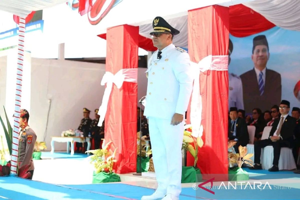 Plt Bupati Sitaro Heronimus Makainas Pimpin Upacara HUT ke-81 RI, Ajak Warga Wujudkan Sitaro Masadada