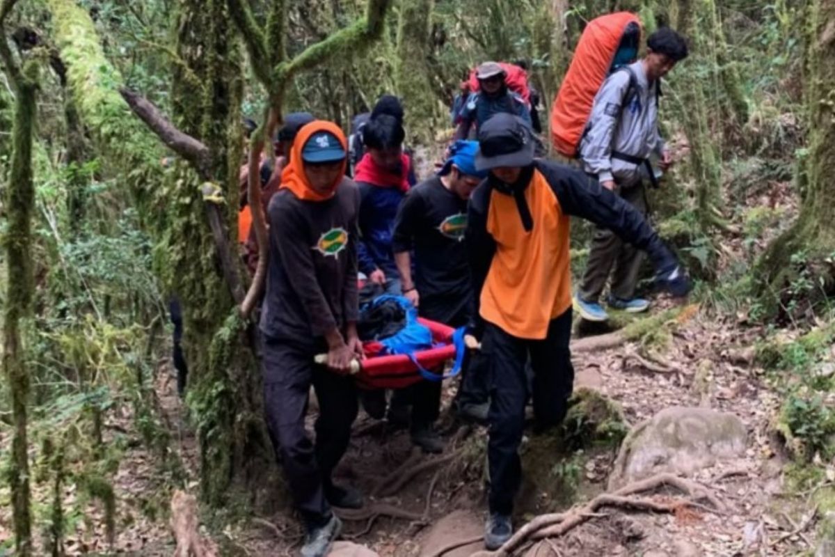 31 Pendaki Gunung Bawakaraeng Dievakuasi Tim SAR Gabungan Usai Upacara HUT Ke-81 RI di Gowa