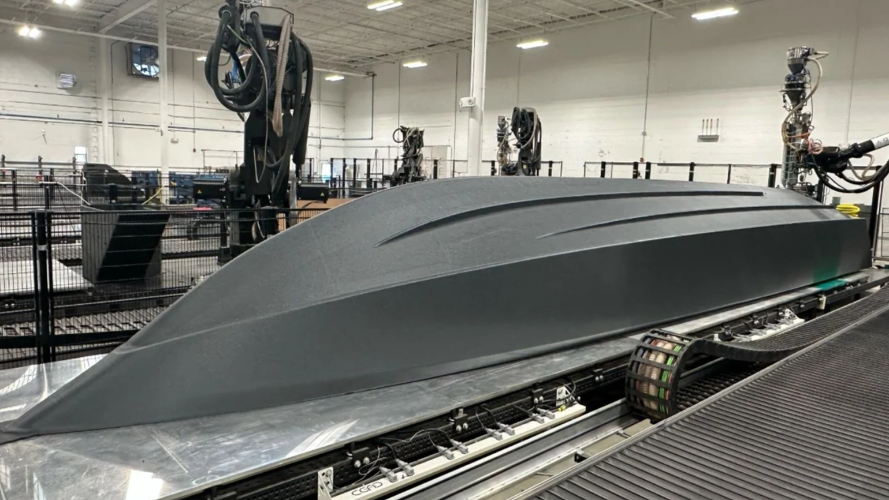 Fasilitas Cetak 3D Terbesar di Dunia Produksi Kapal Drone Militer dengan Lengan Robotik