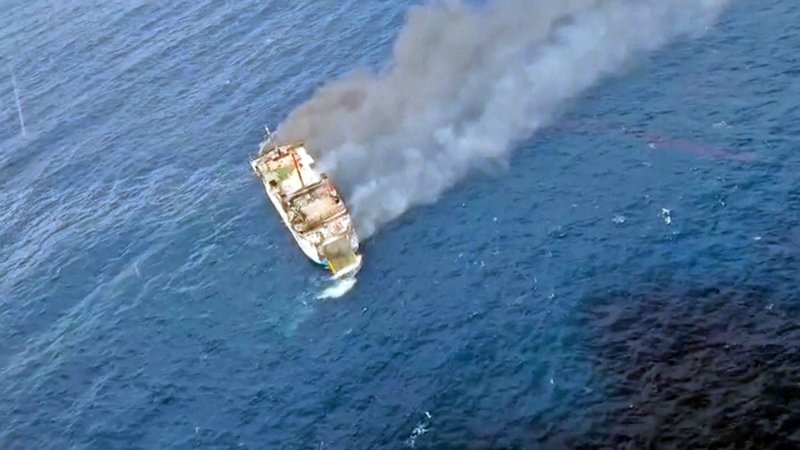 Jejak AIS KMP Putri Yasmin Putus di Tengah Laut Enam Hari Pascakebakaran, Posisi Fisik Kapal Masih Misteri