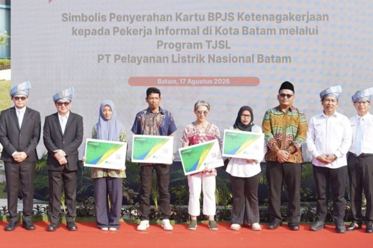 PLN Batam Peringati HUT ke-81 RI dengan Perluas Jaminan Sosial hingga Beri Penghargaan Petugas Satpam