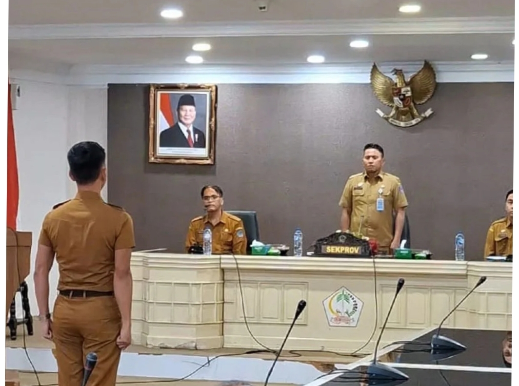 Sekprov Sulut Tahlis Gallang Serahkan Dokumen Pengangkatan 33 CPNS Lulusan IPDN, Siap Ditempatkan di Pelosok