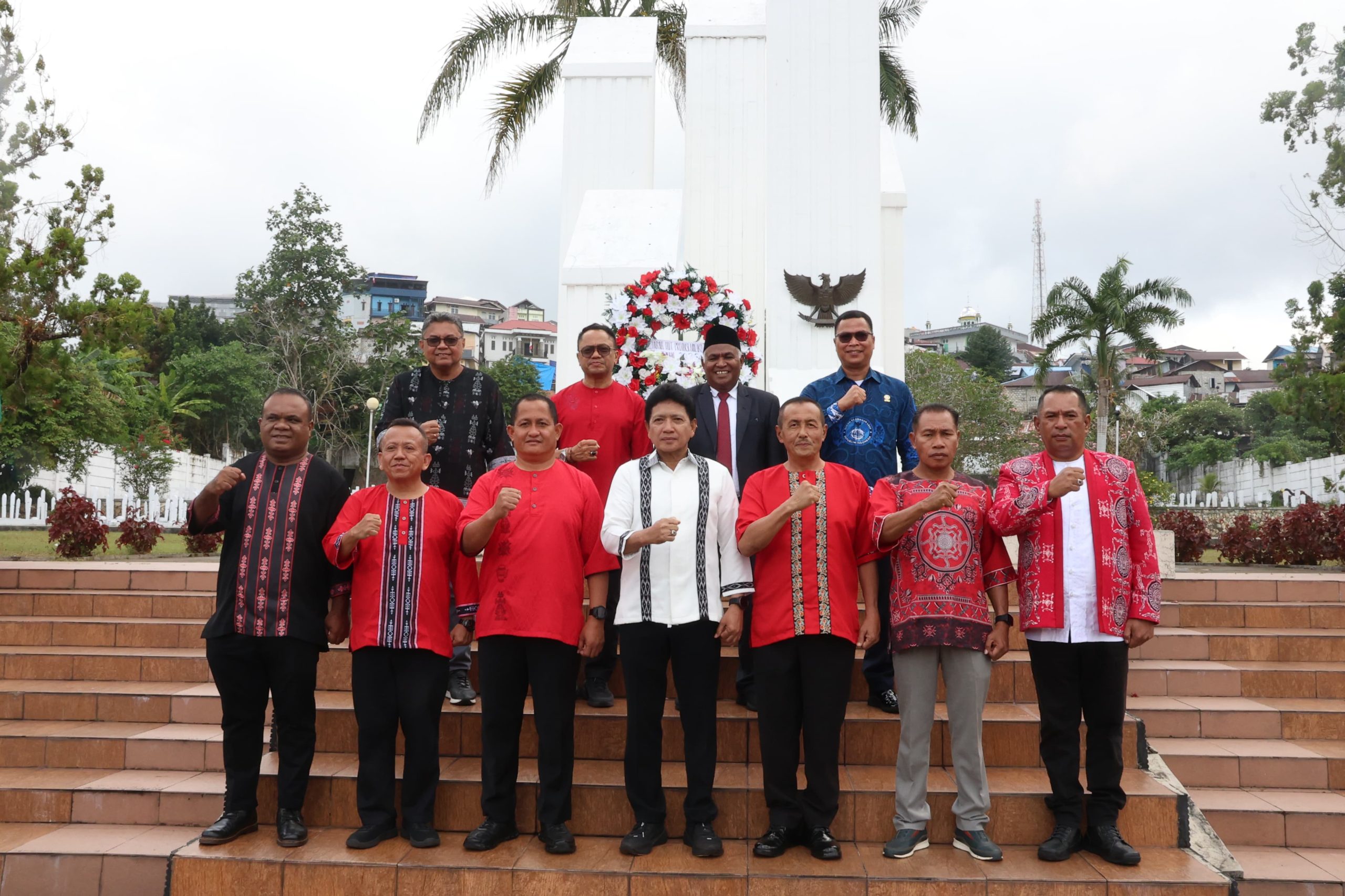 HUT ke-81 Maluku, Sekda Sadali Ie Pimpin Ziarah di TMP Kapahaha: Semangat Pahlawan untuk Pelayanan Publik