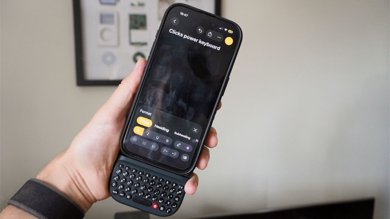 Review Clicks Power Keyboard: Romantisme BlackBerry yang Gagal Melawan Layar Sentuh